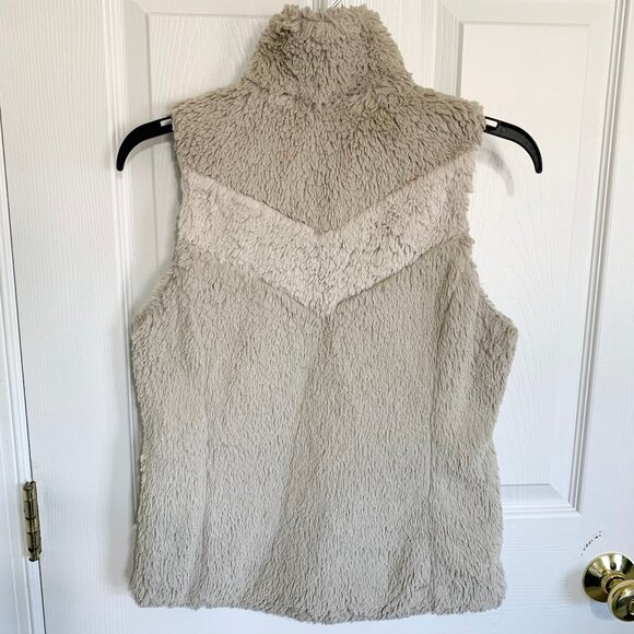 Patagonia Vest Fleece. Full Zip Size XS. Women. Cream. - Picture 3 of 14
